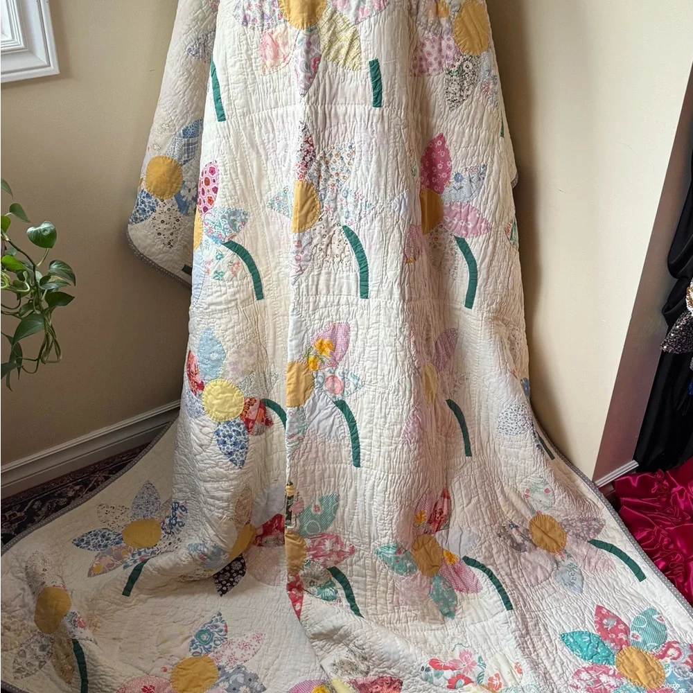 1930s‎ Reworked Flower Quilt - Picture 2 of 13